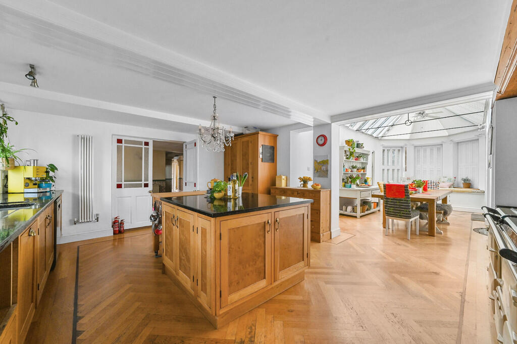 PT-TV-HawksmillHo...