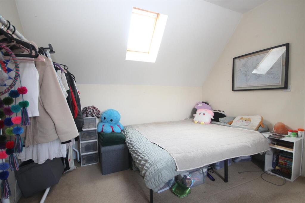 BEDROOM 4