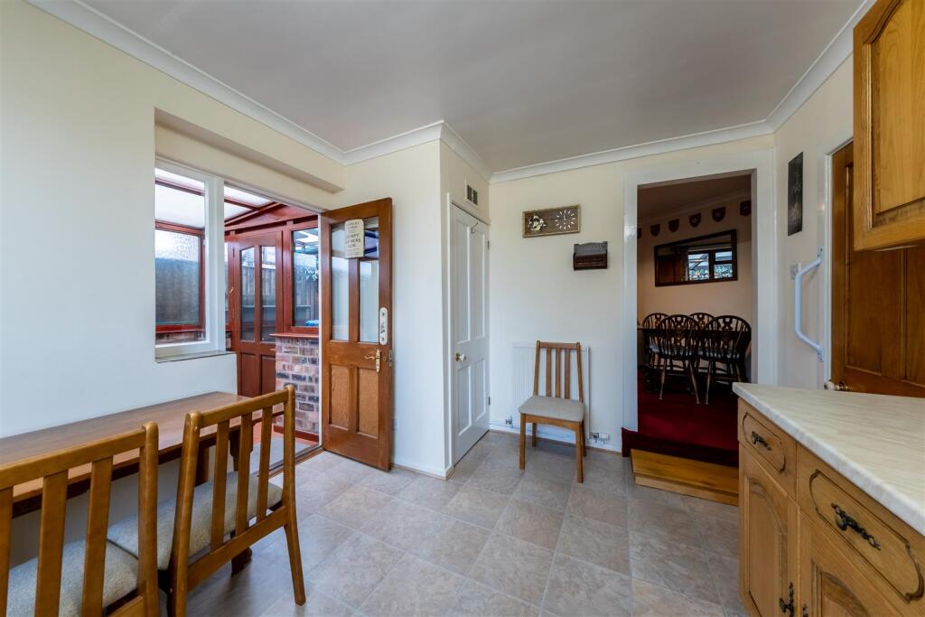 25 Frida Crescent-004.jpg