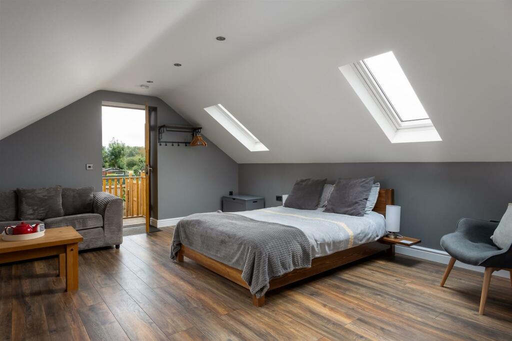 44 - The Orchard - GL7 6DU - Web.jpg