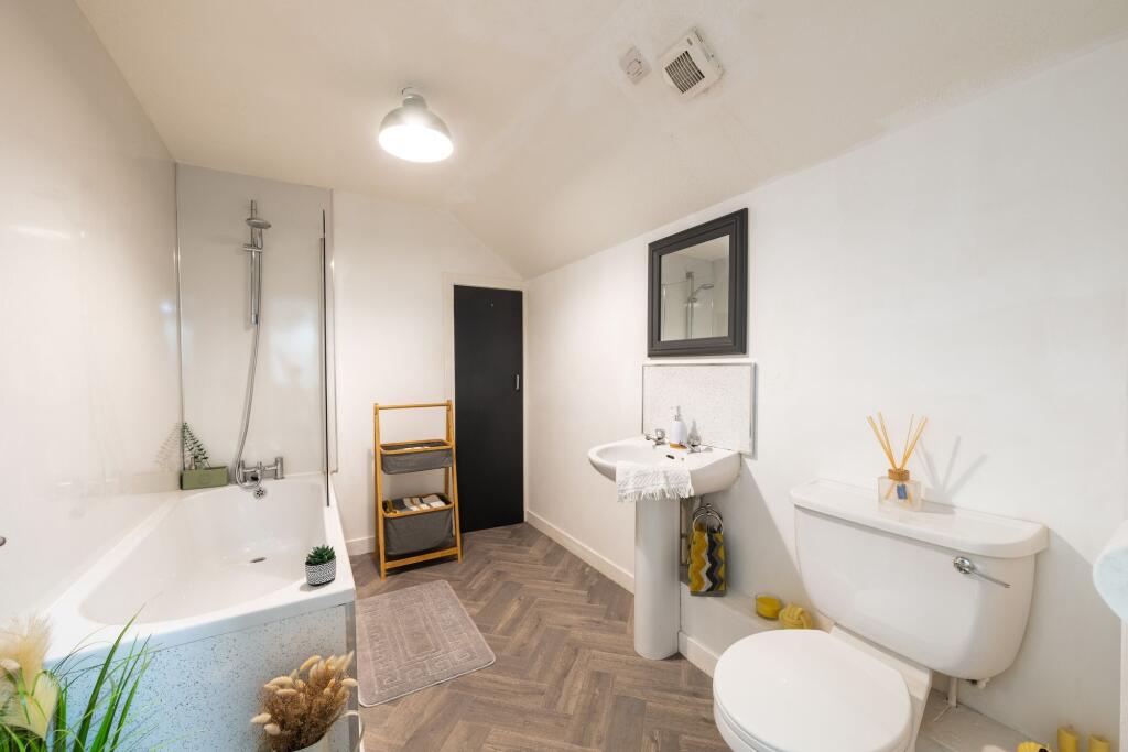 Family Bathroom Second Floor