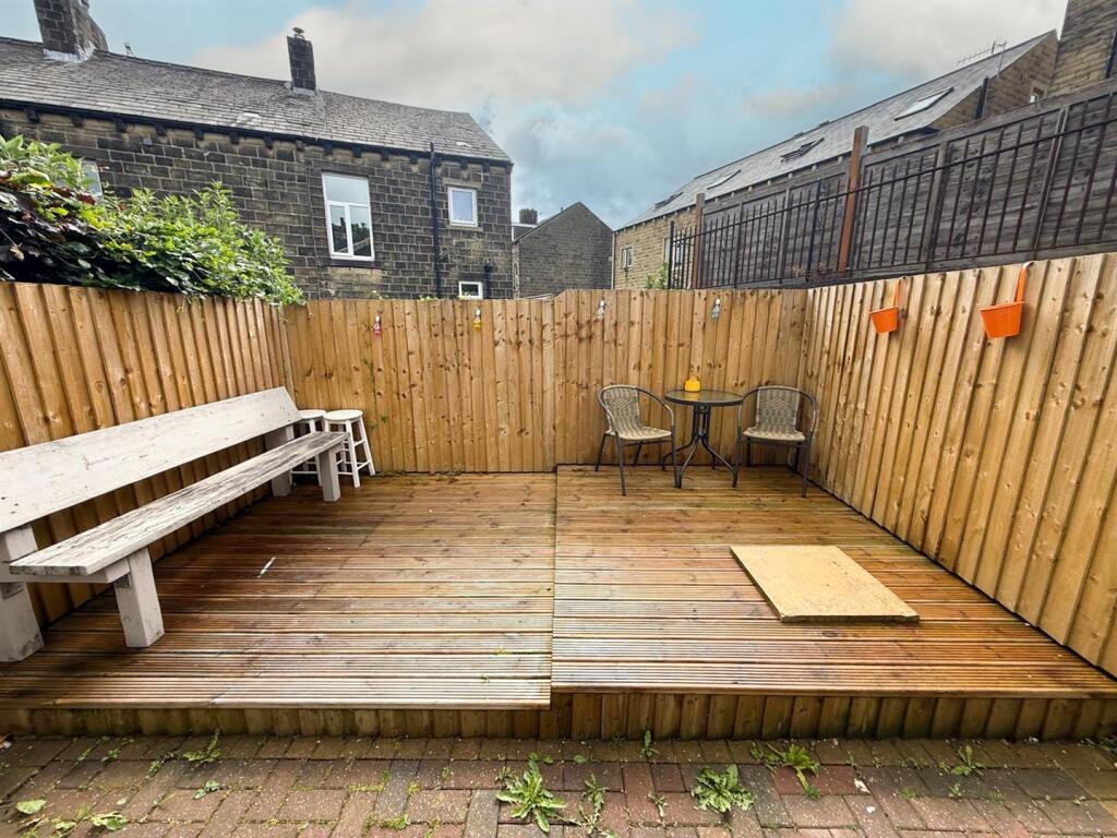 Two bedroom end terrace in Steeton (16).jpg