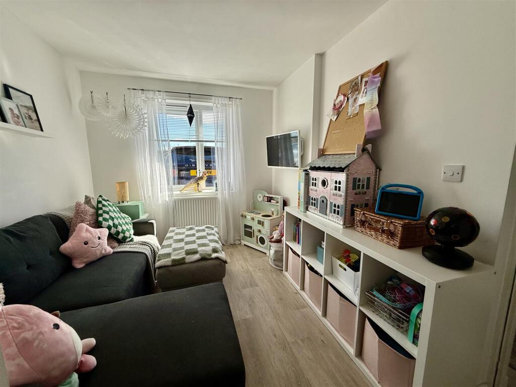 PLAY ROOM/HOME OFFICE