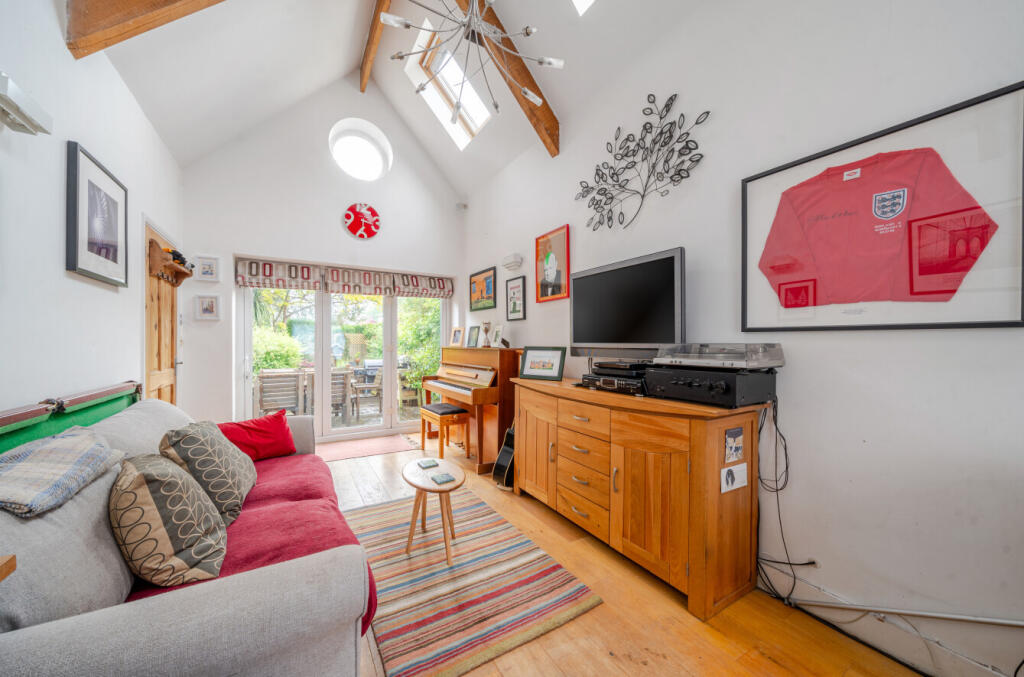 1297819-6-682e344...