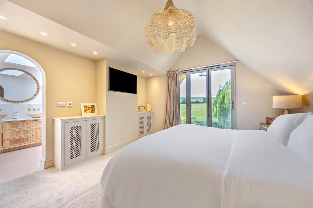 Main Bedroom Suite