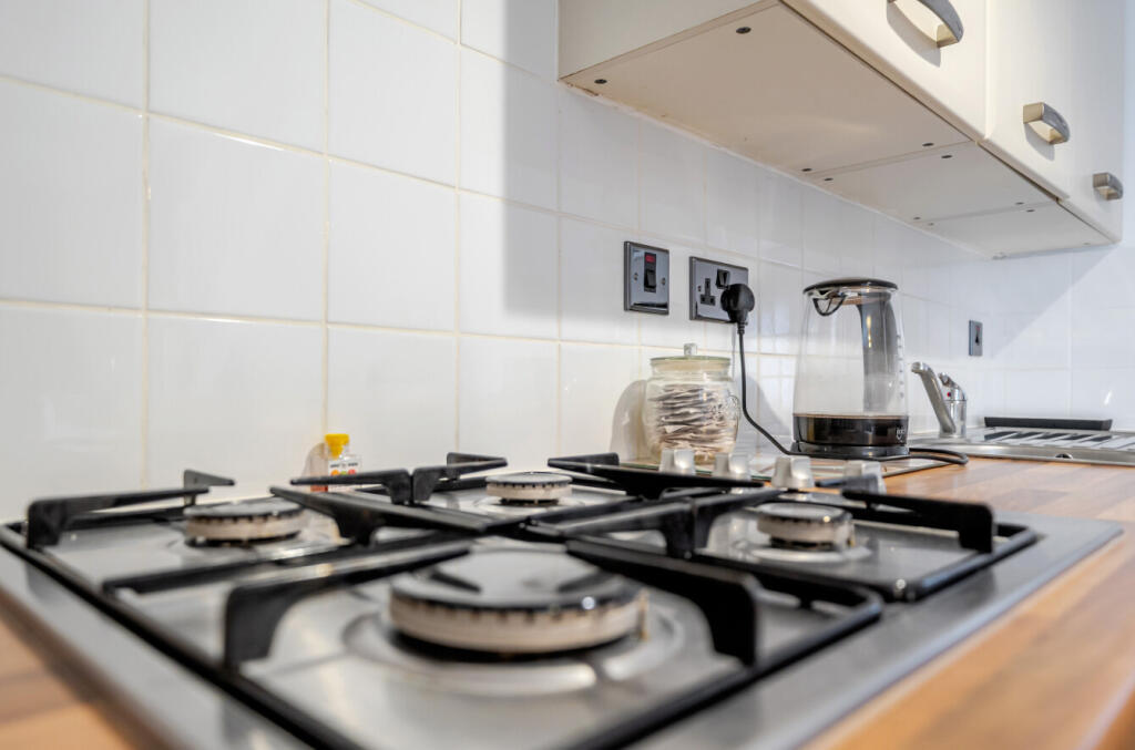 1369917-6-68f241b...