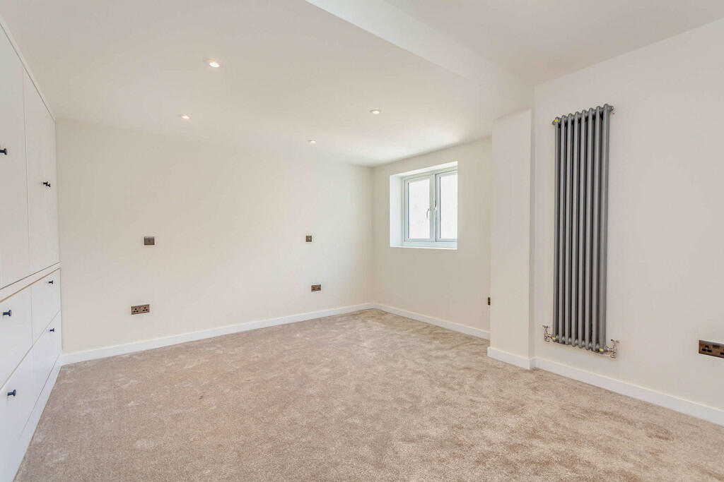 8605387-interior0...