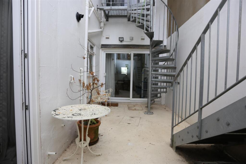 1, 39 Brunswick Place (10).JPG