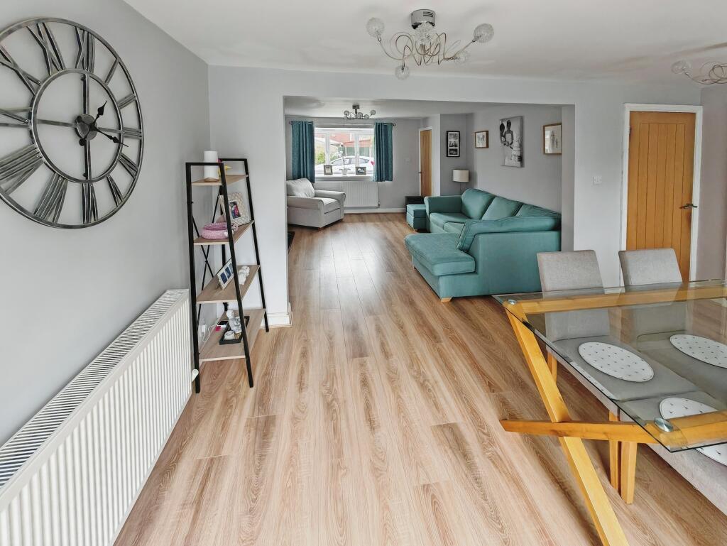 Open Plan Living Room/Diner