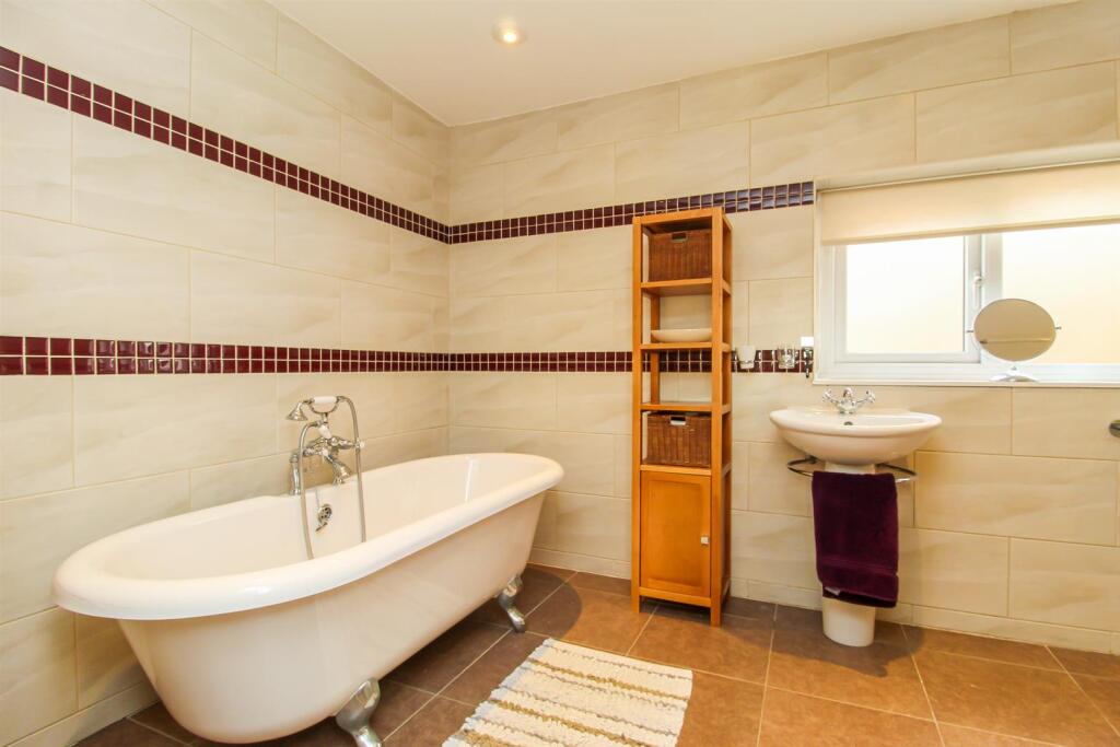 EN SUITE BATHROOM/W.C.