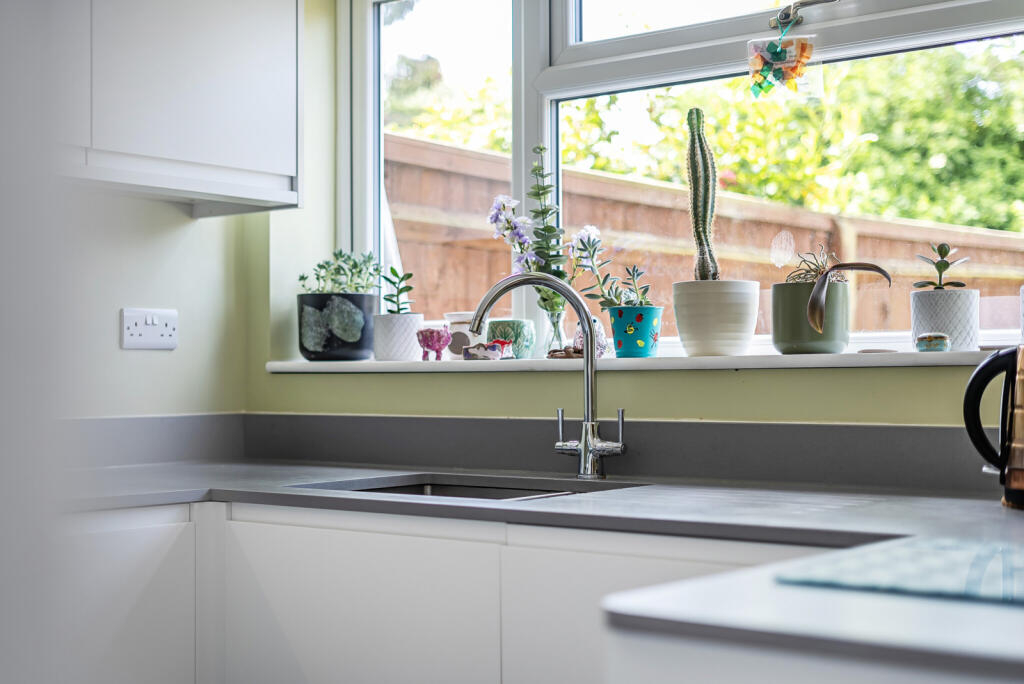 27-681b5edf17742-...