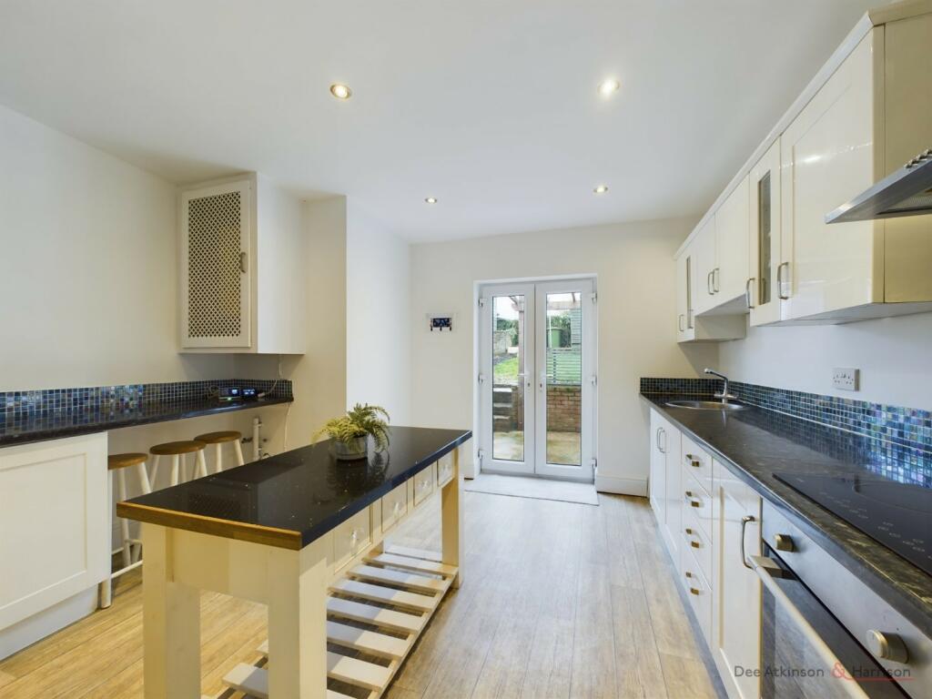 Kitchen/Breakfast Area