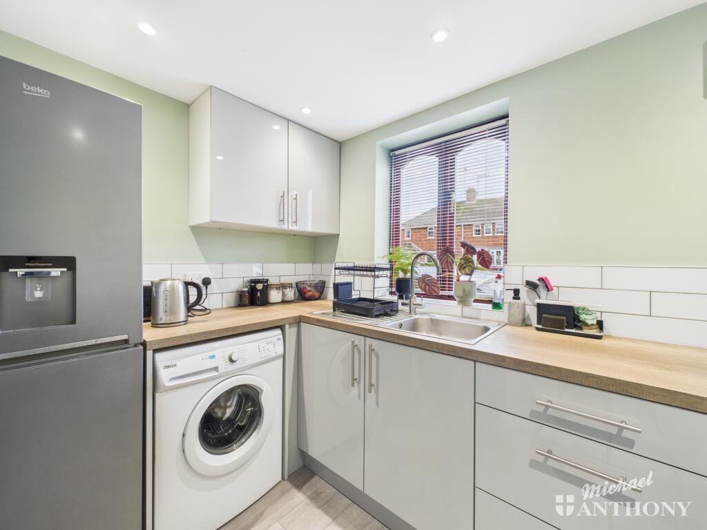 CAM02773G0-PR0373-STILL014