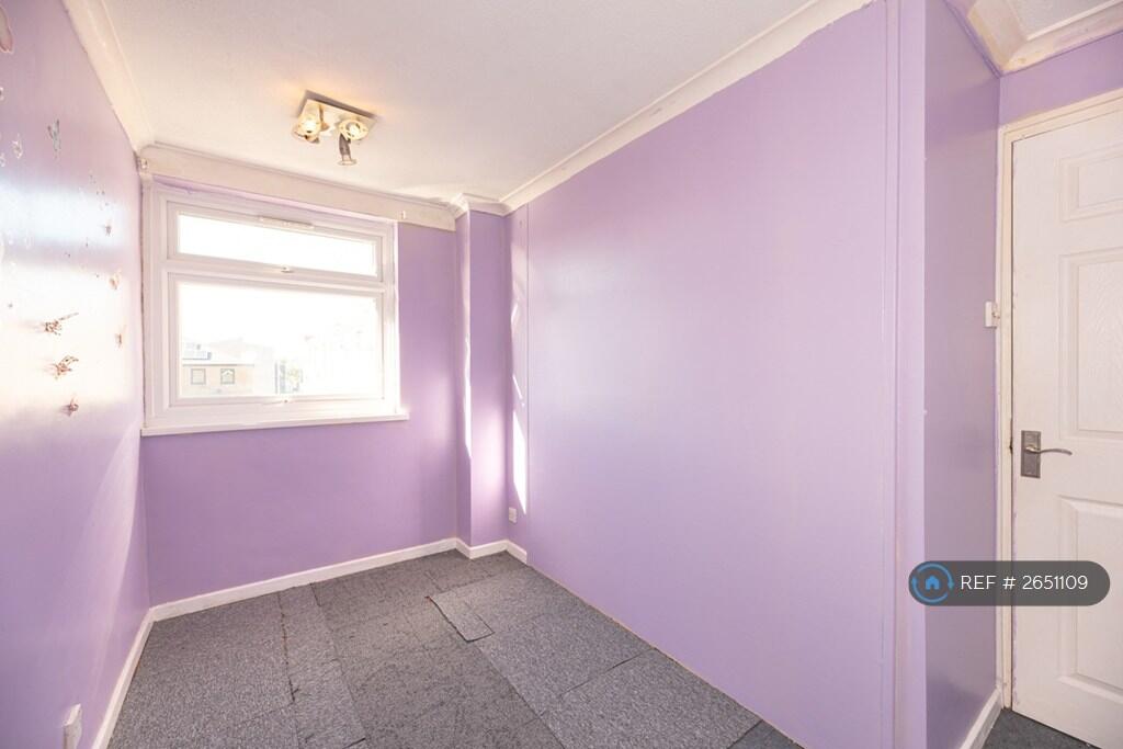 2nd Bedroom 