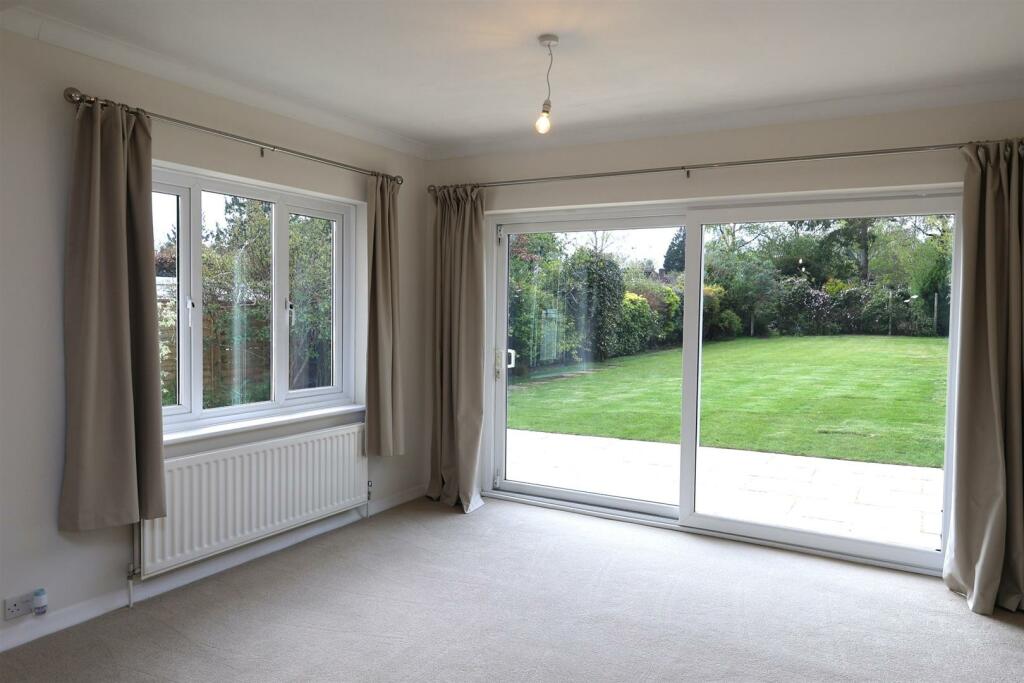 LIVING ROOM (3)