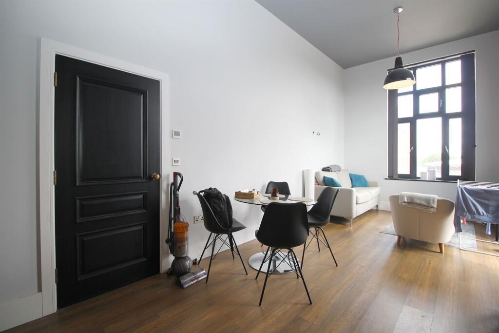 Lounge / Kitchen