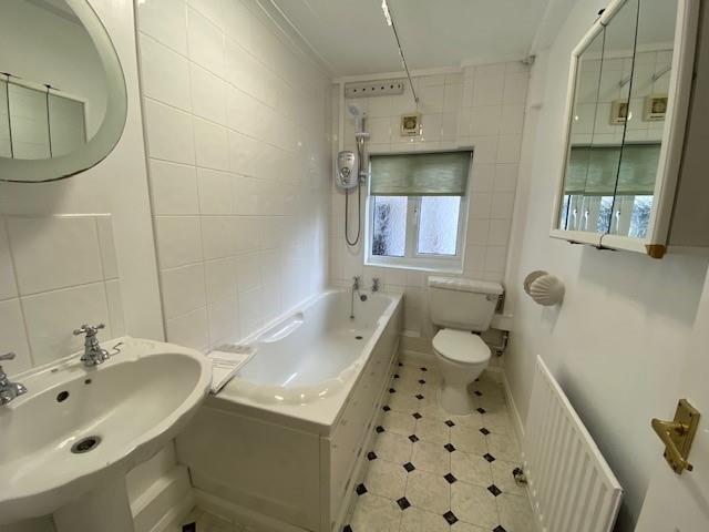 156a Rectory Road Bathroom - Copy.jpg