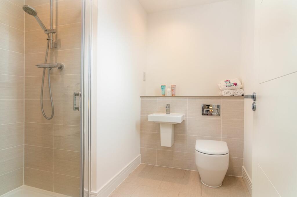 En-suite bedroom 2