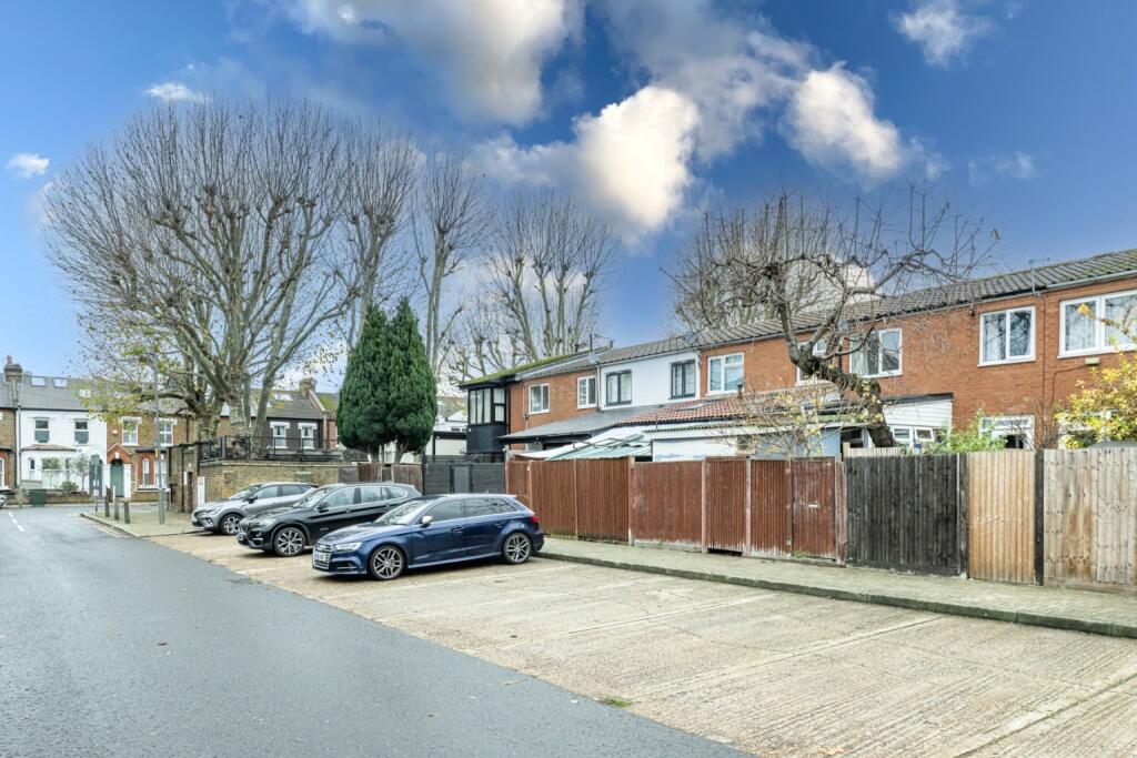 Whitehead Close, Wandsworth, London, SW18 3BT