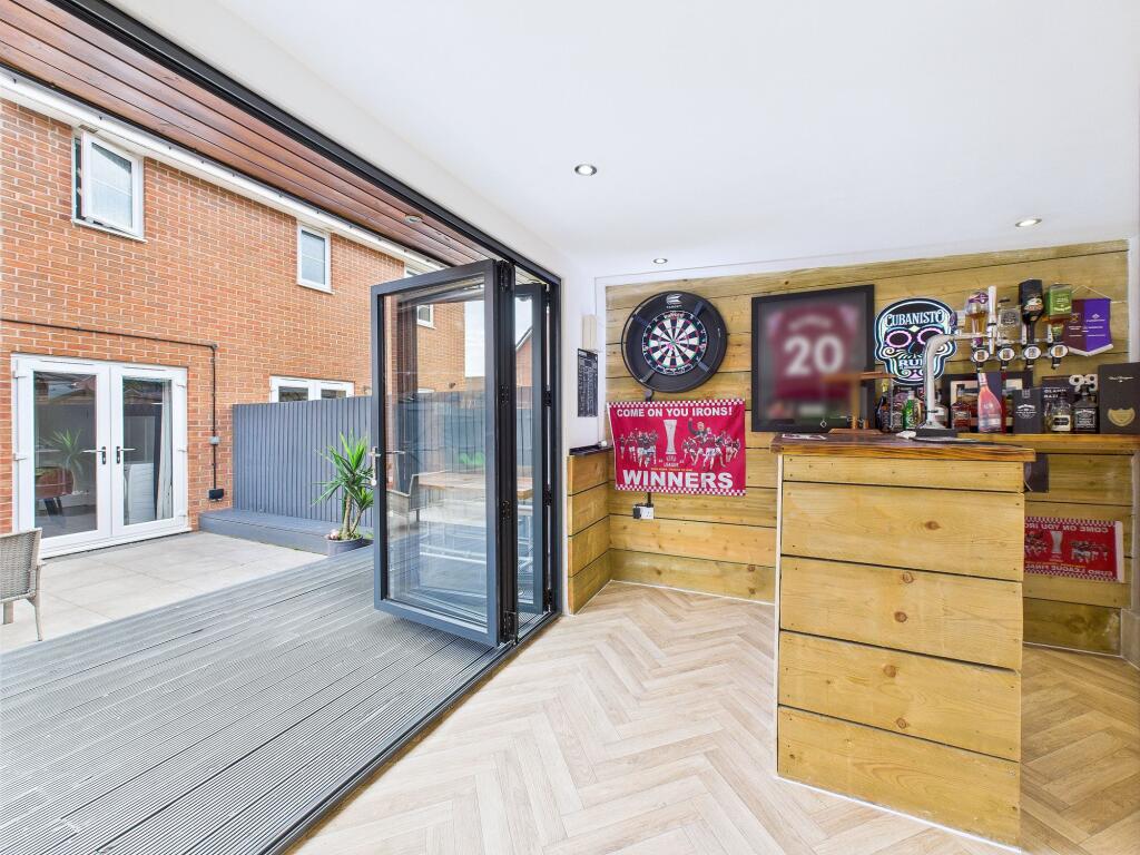 Garden Room/Bar