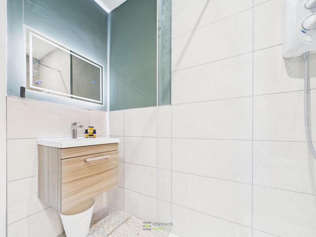 Ensuite to Bedroom 2