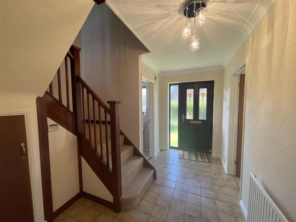 Entrance hall.jpg