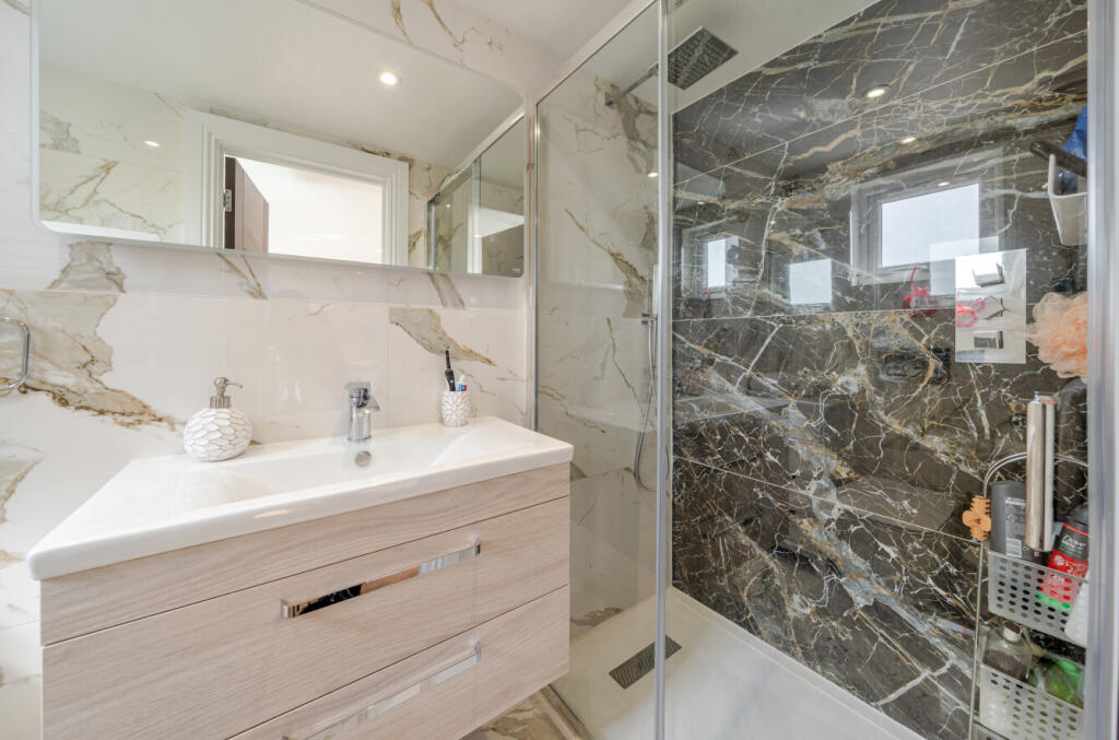 1330305-10-688b38...