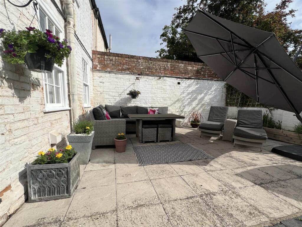 Rear patio garden 11072025.jpg