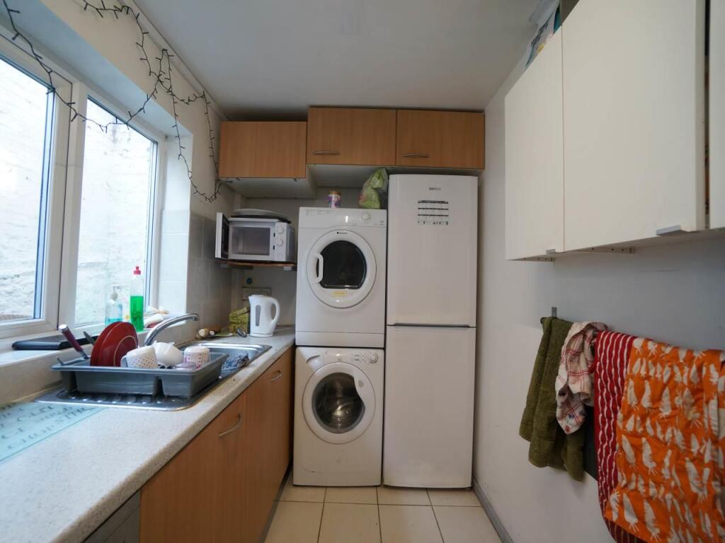 53GarthRd_kitchen1.1.JPG