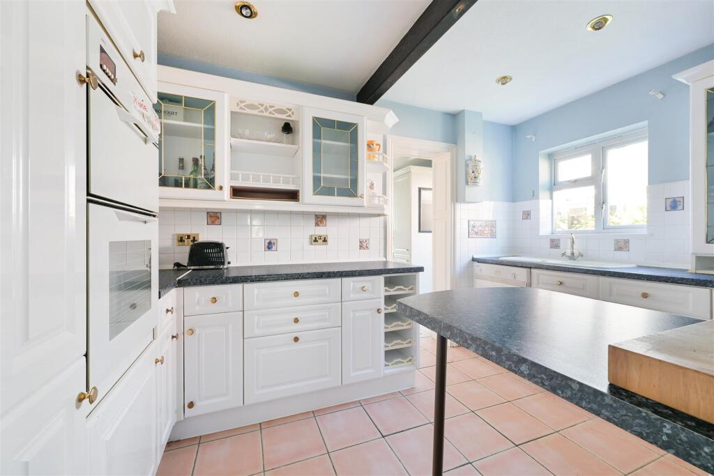 SHELVERS WAY, 141- (2).jpg