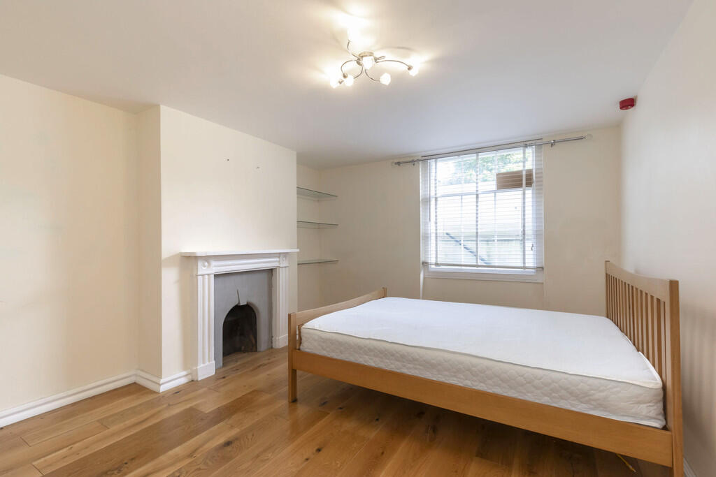 Flat 1, 1 Clarenc...