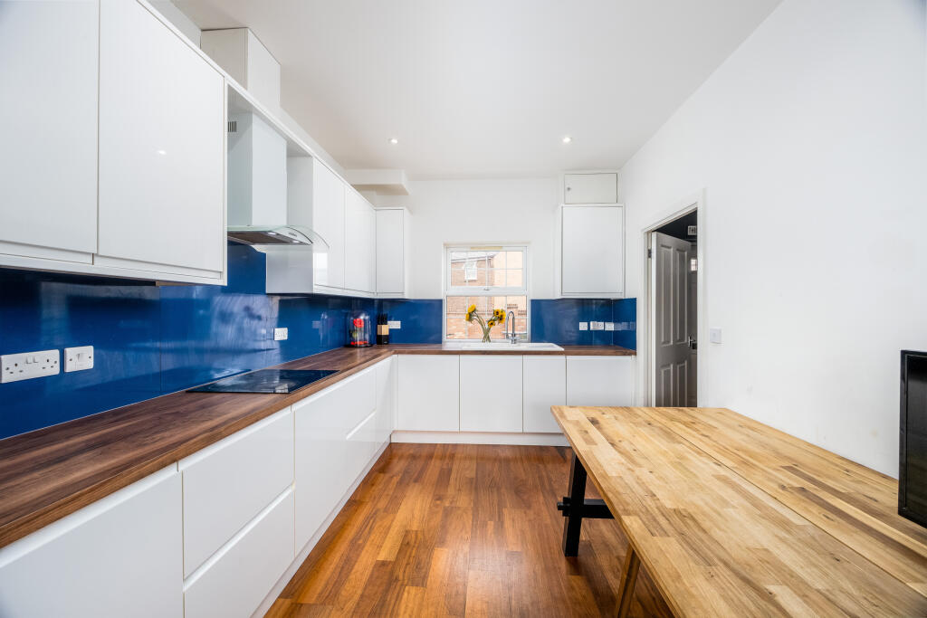 31 Crowell Mews, HP19 7HB-2