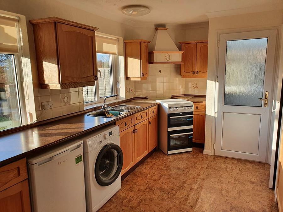 WB Lettings 35 Oaken Grove 3 bed 1 bath parking ga