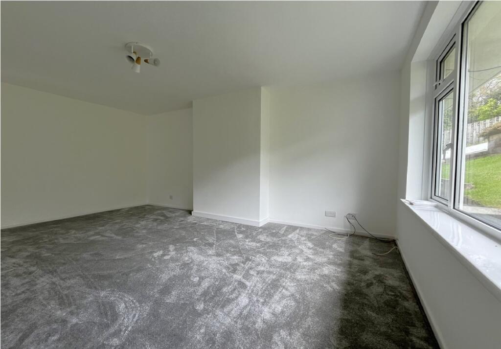 Sitting/dining room