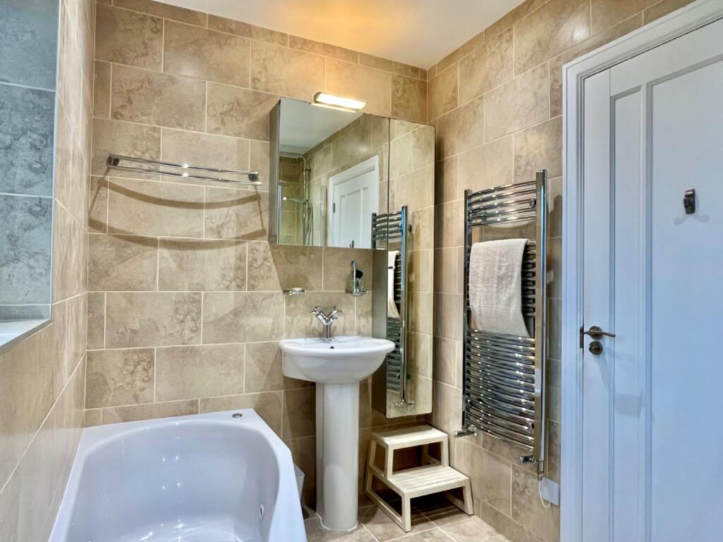Ensuite ground floor 2