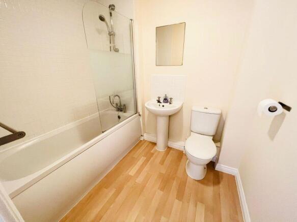 3738024365img100000max656x437