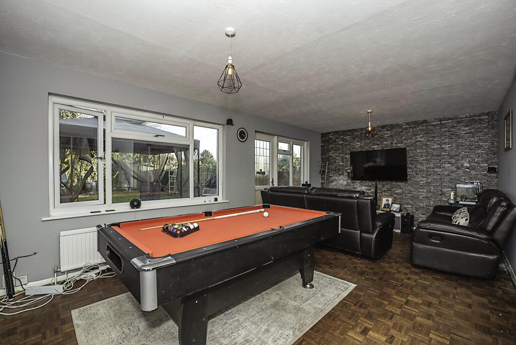 Lounge/Dining Room