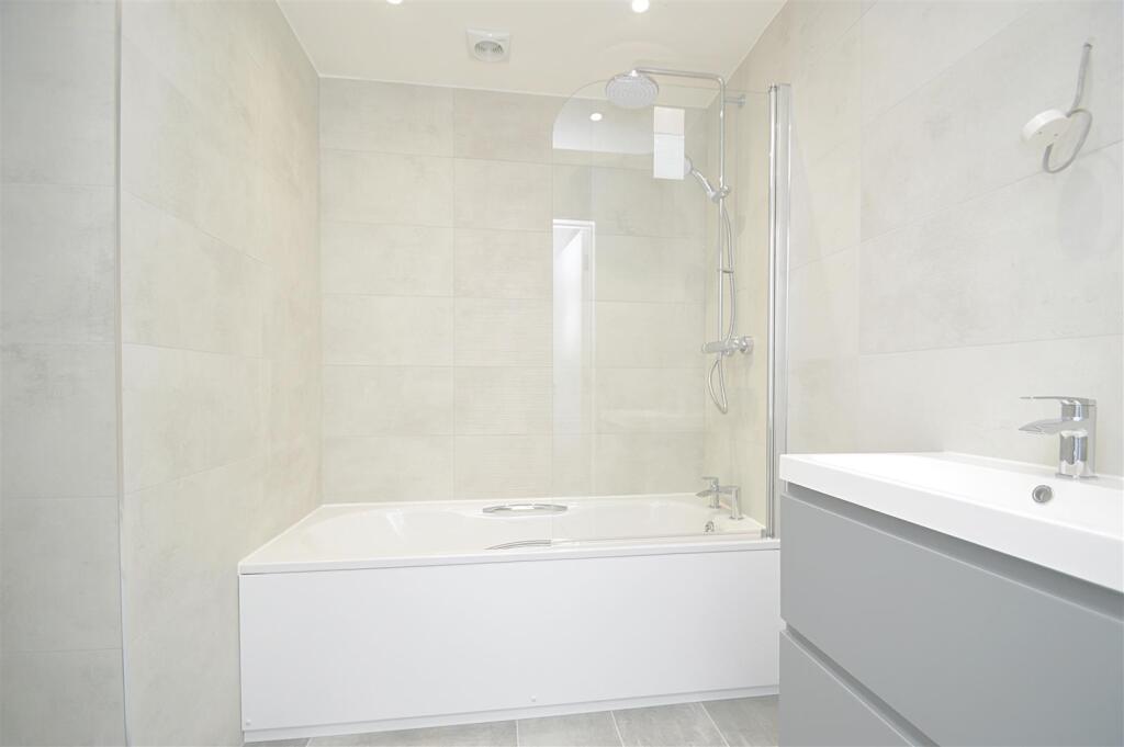 6Bath.jpg