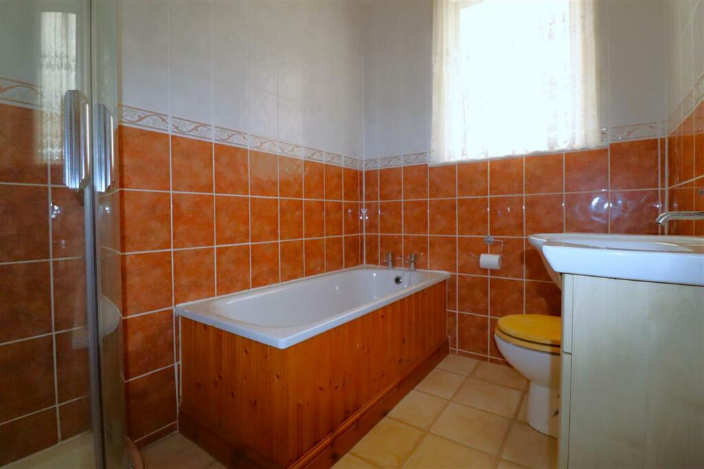 bothroom (2).JPG
