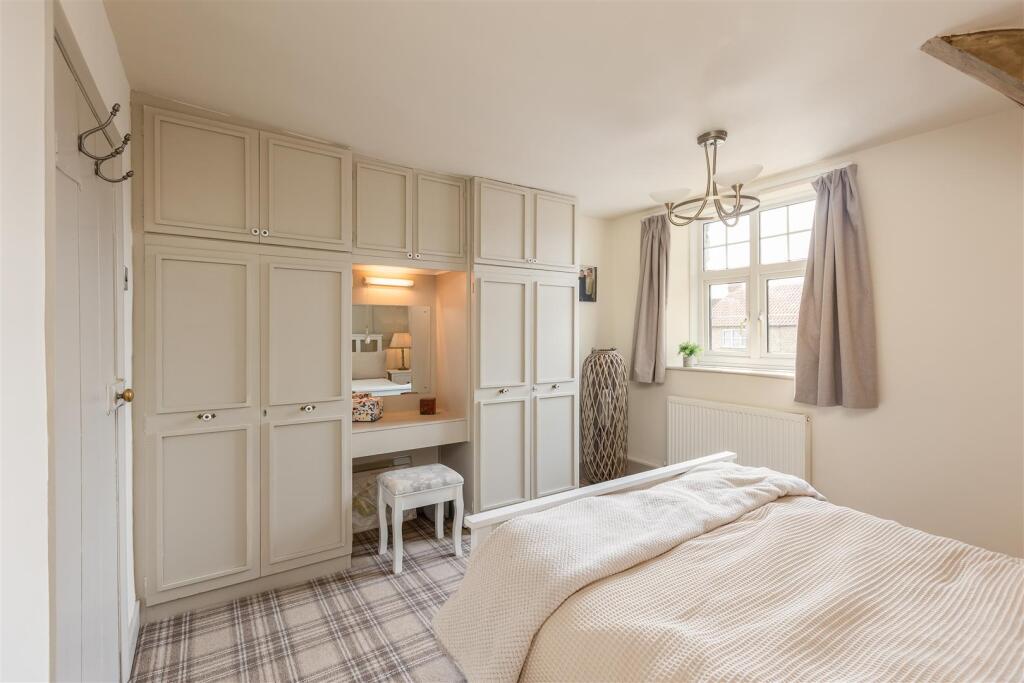 Bondgate 49 Bedroom 1-2.jpg