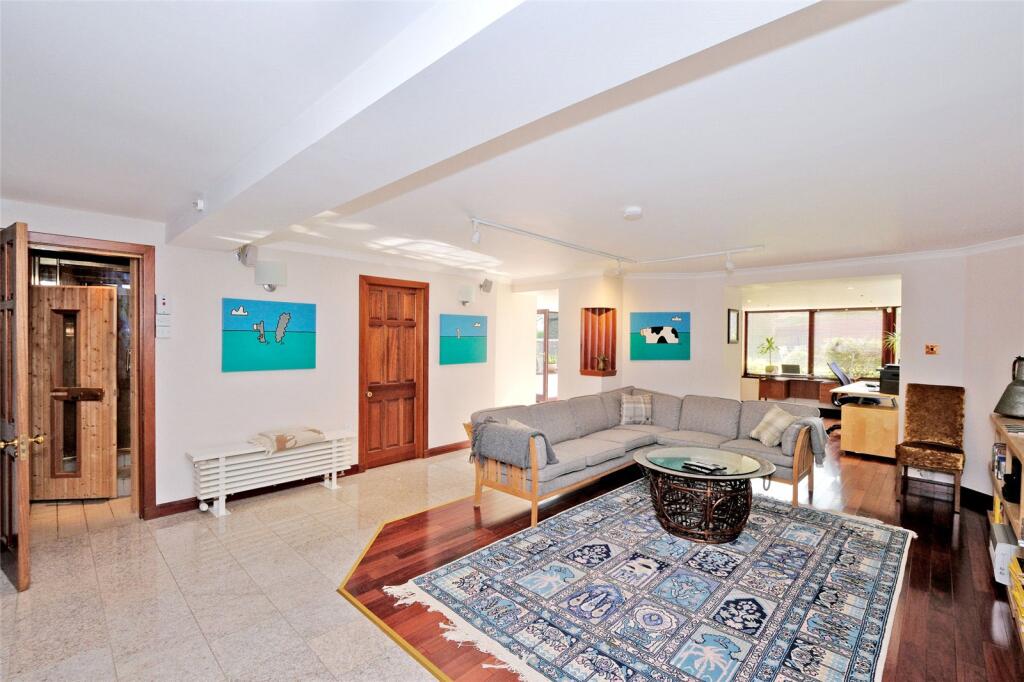 51 Albury Rd