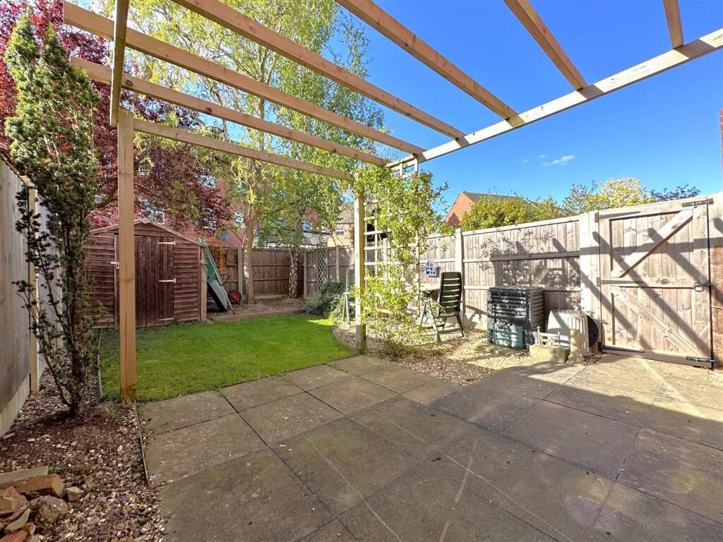 Delightful Enclosed Garden 922