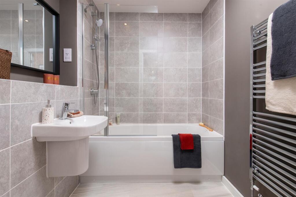 020 Bellway_SkyPlaza_Farnborough_Rooms.jpg