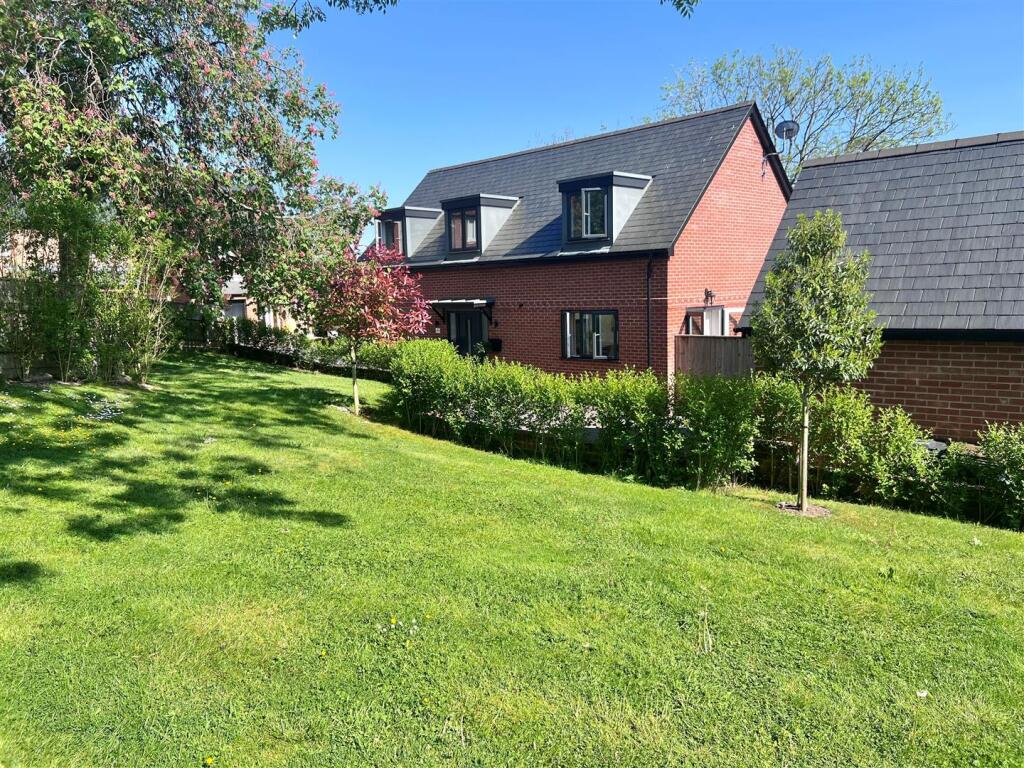 Front house 1 with garden.jpg