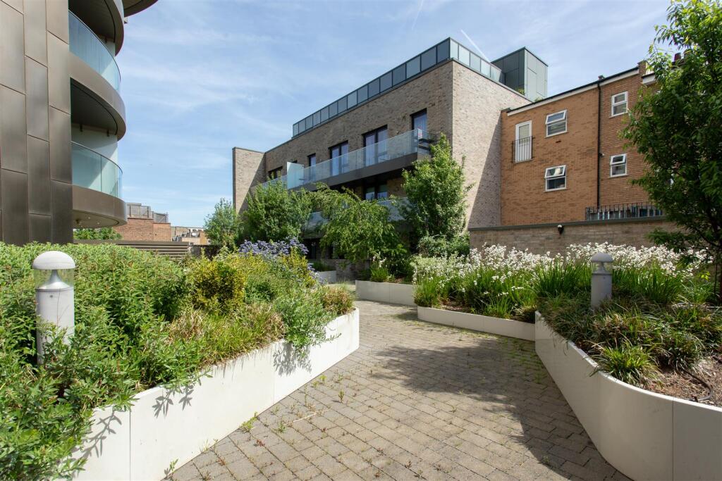 Kingsland High Street-19.jpg