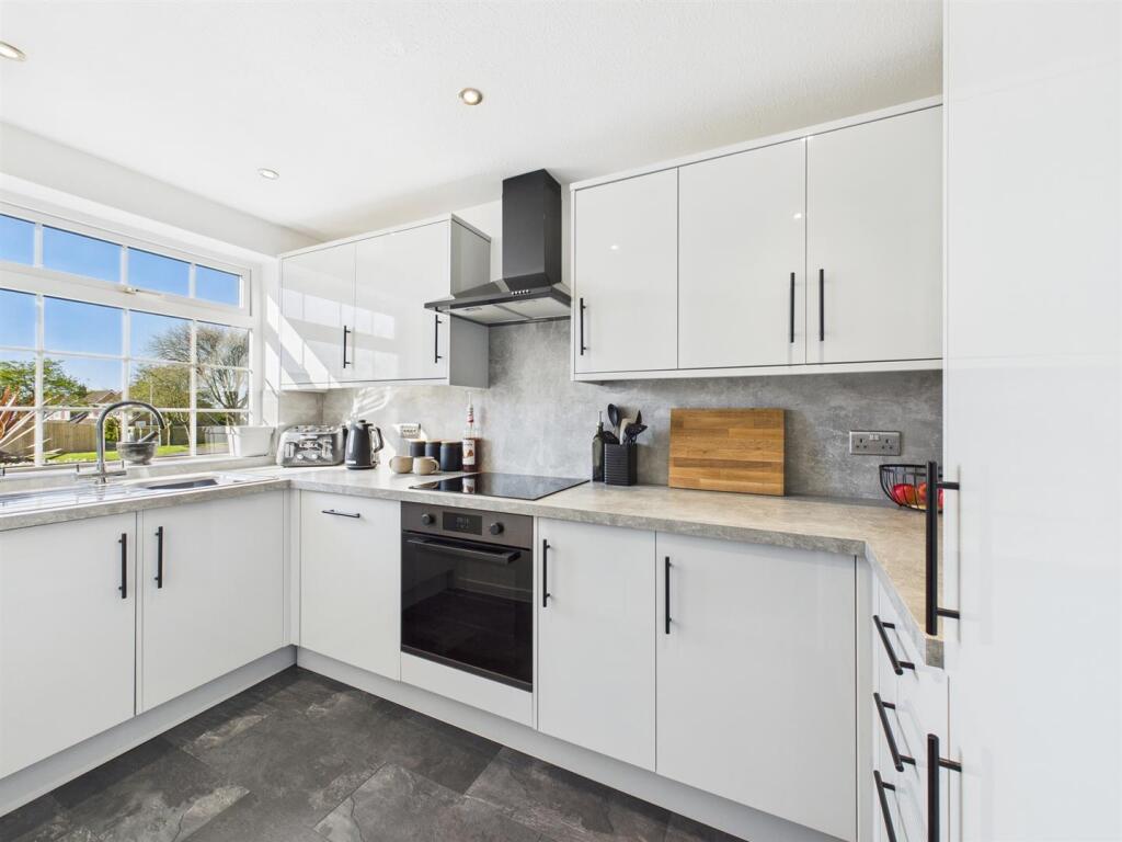 Kitchen: