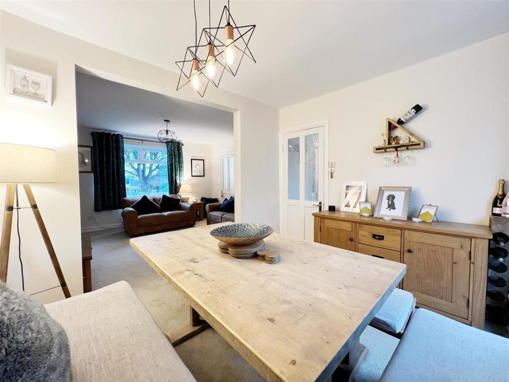 Dining Room pic 3.jpg