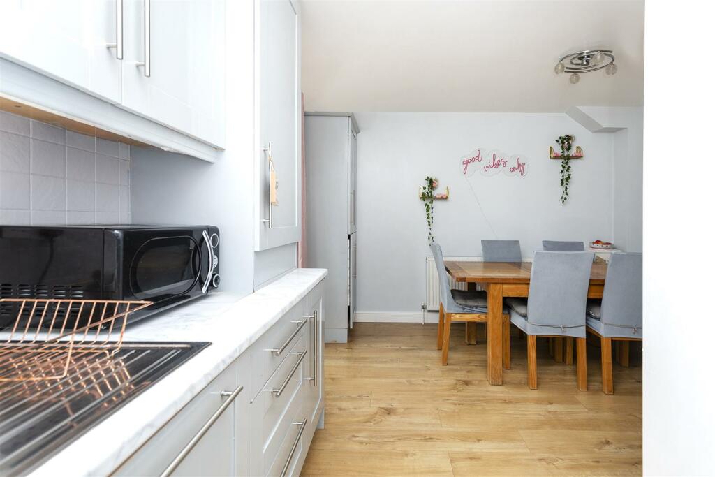 Bramleys Estate Agents - Heatherdale - Halifax (9)