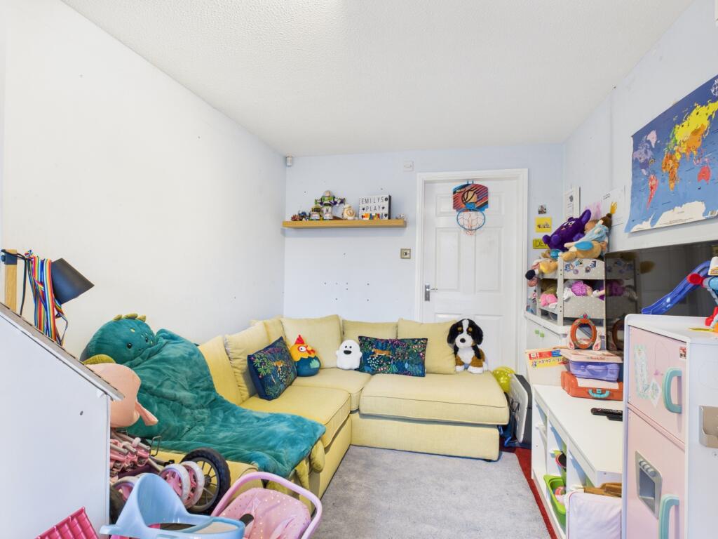 CAM03729G0-PR0185-STILL012