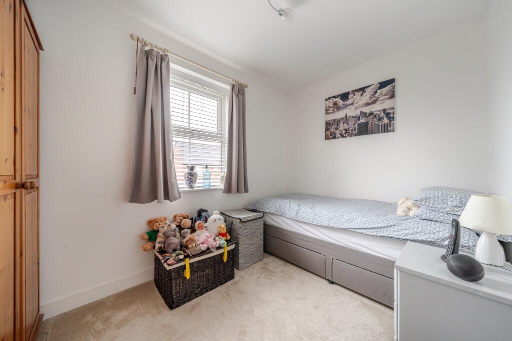 1348626-4-68b6e00442649